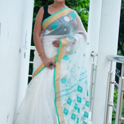 White Bengal Handloom Muslin Saree