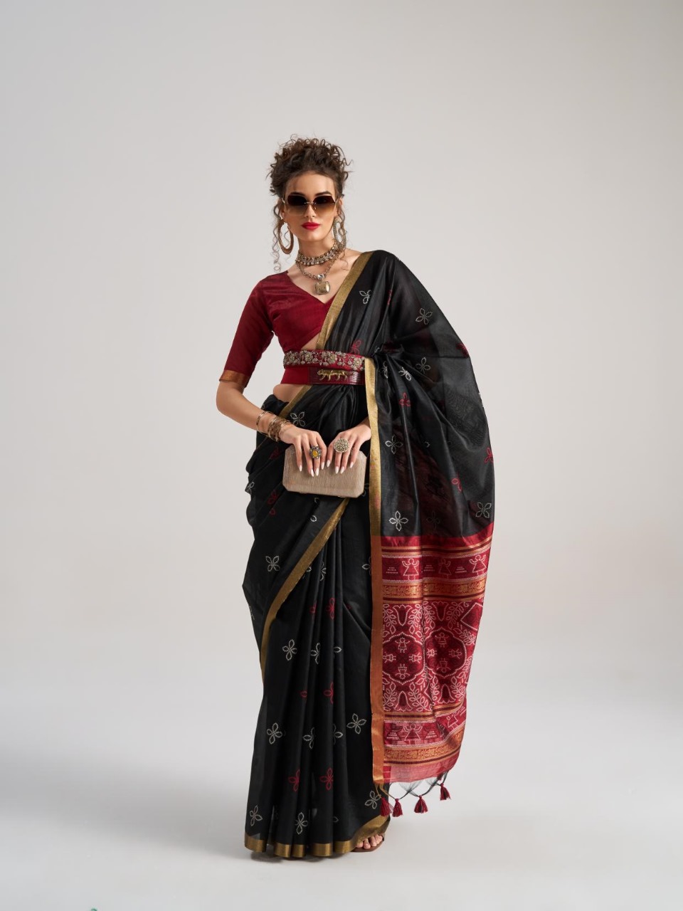 Black Bandhej Art Silk Saree Black Bandhej Art Silk Saree with Traditional Patola Weaving Design