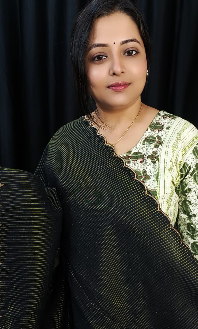 Black Pure Mul Cotton Bengal Handloom Saree with Scalloped Zari Border