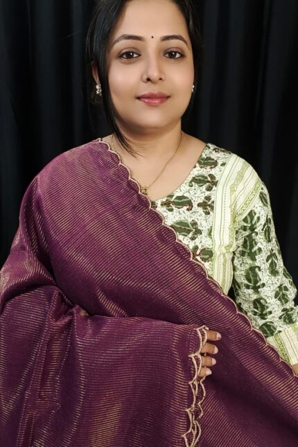 Wine Purple Pure Mul Cotton Bengal Handloom Saree with Scalloped Zari Border