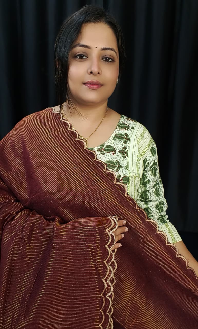 Coffee Brown Pure Mul Cotton Bengal Handloom Saree with Scalloped Zari Border