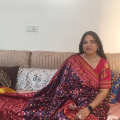 Patola Print Silk Saree with Contrast Blouse Piece