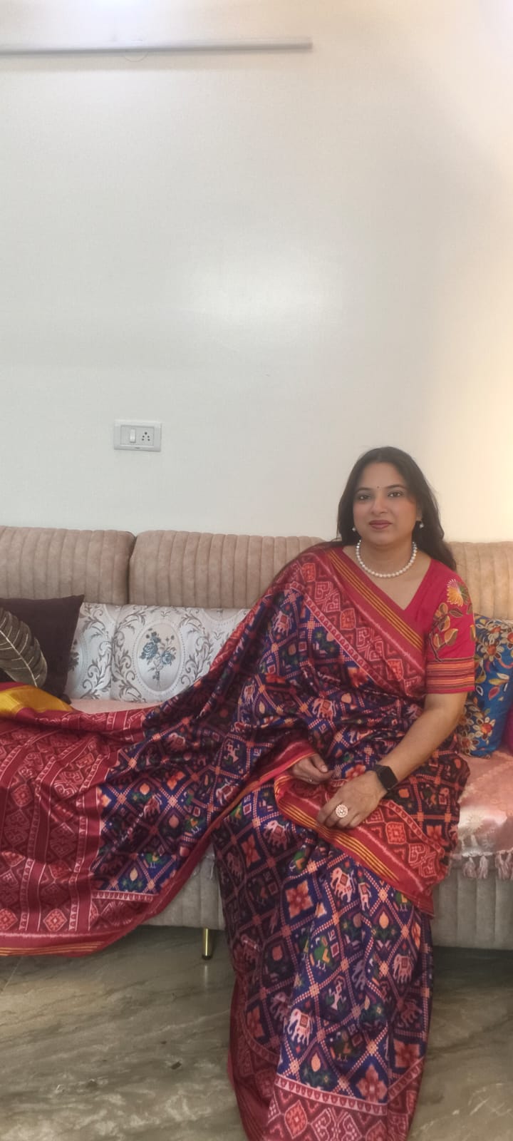 Patola Print Silk Saree with Contrast Blouse Piece