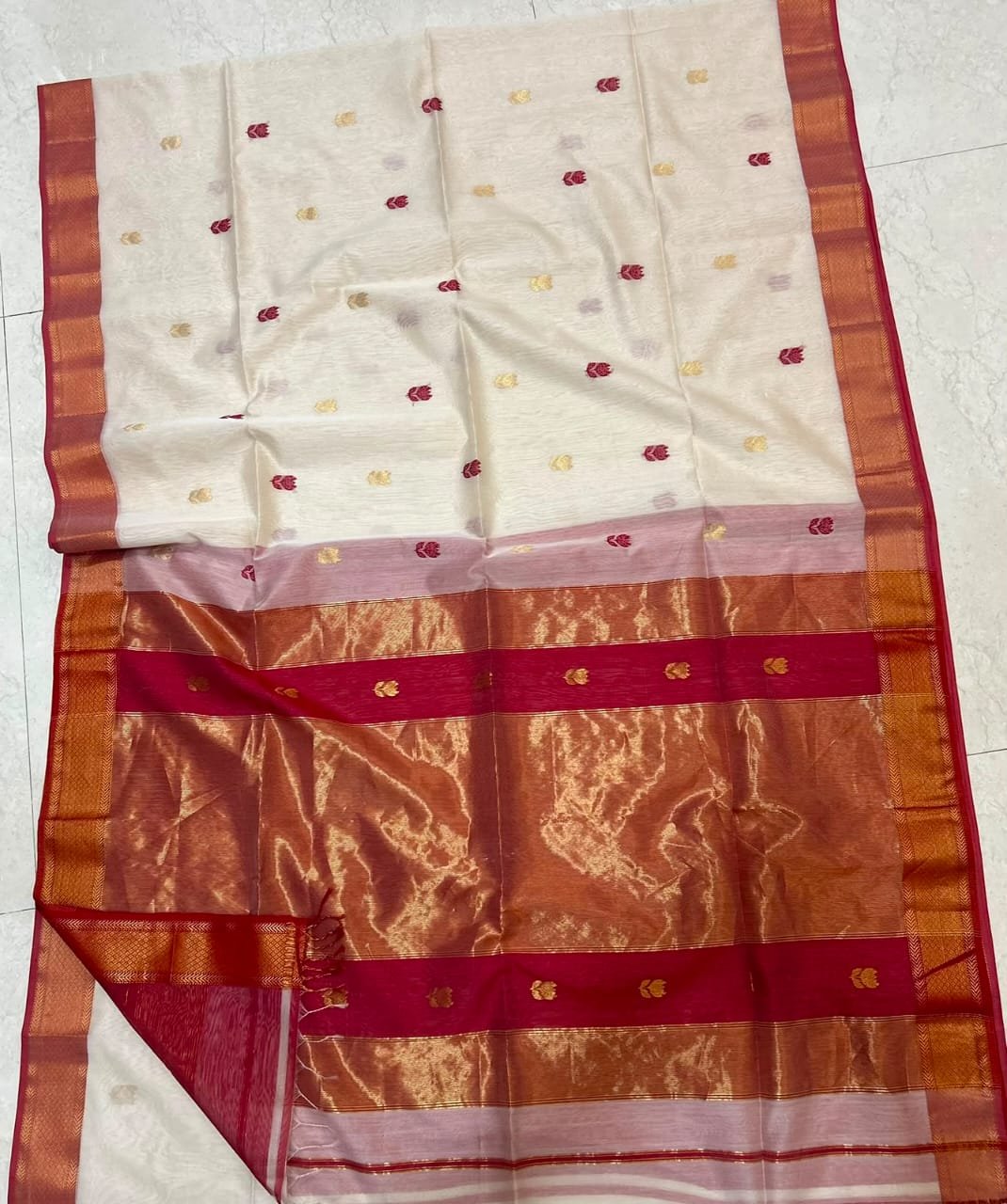 Maheshwari Saree – handloom lotus butta dual-tone silk cotton saree with blouse