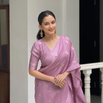 Lilac khadi silk saree with satin border and jacquard leaf design