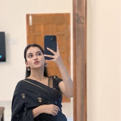 Black khadi silk saree with satin border and jacquard leaf design