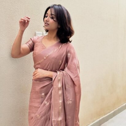 Dusty rose khadi silk saree with satin border and jacquard leaf design