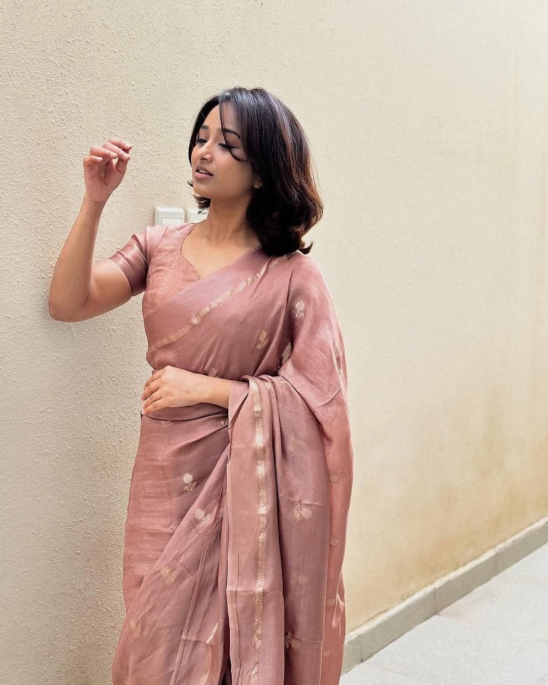 Dusty rose khadi silk saree with satin border and jacquard leaf design