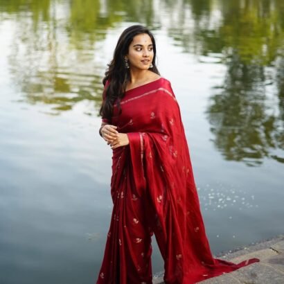 Red khadi silk saree with satin border and jacquard leaf design