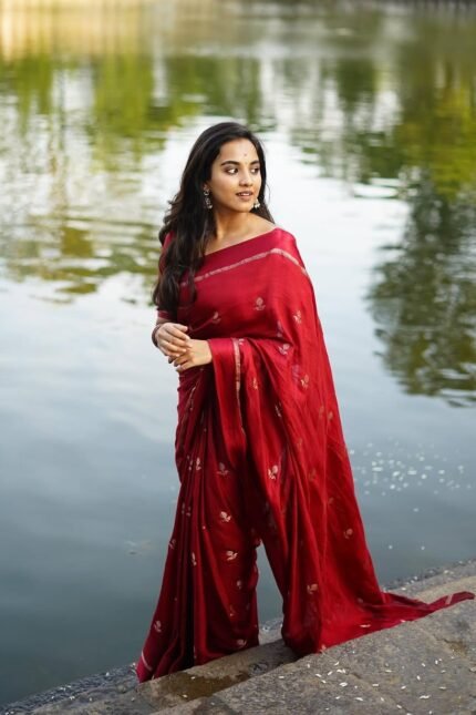 Red khadi silk saree with satin border and jacquard leaf design