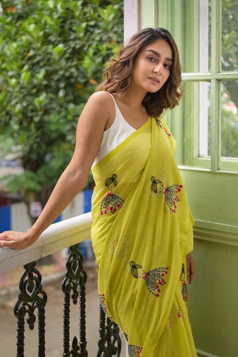 Woman wearing yellow handloom cotton saree from Bengal